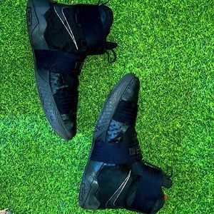 RARE RELEASE LEBRON SOLDIER TEN BLACK SPACES SIZE TENS!!!!